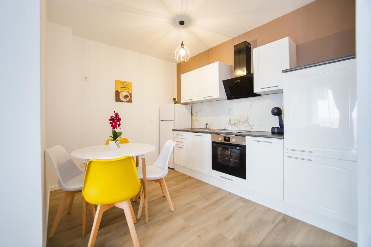 Apartamento Trio Orange Oradea Exterior foto